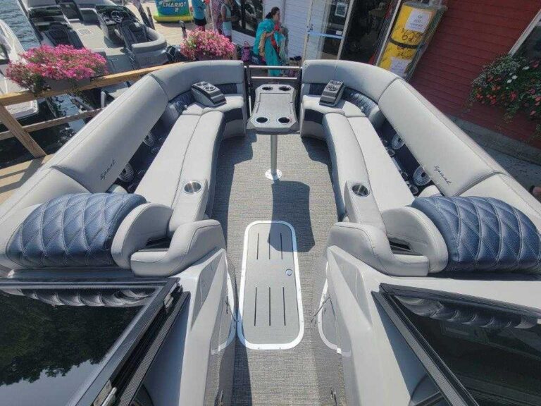 2025 Bennington 25RXSBWA - ESP - Arch - Windshield - Owner Demo US-ETWR6587F425 [photo 19]